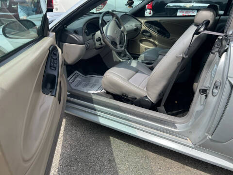 2004 Ford Mustang GT Deluxe