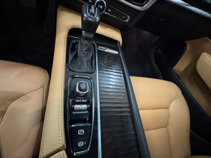 2018 Volvo S90 T5 Momentum