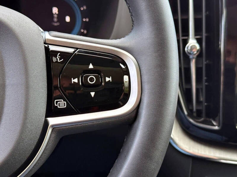 2025 Volvo XC60 B5 Plus Dark Theme