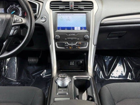 2020 Ford Fusion SE