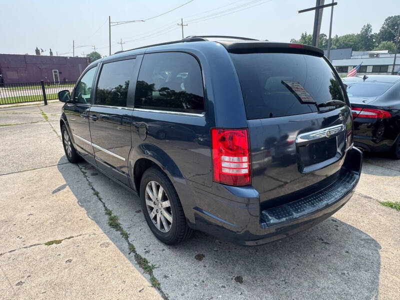 2009 Chrysler Town and Country Touring