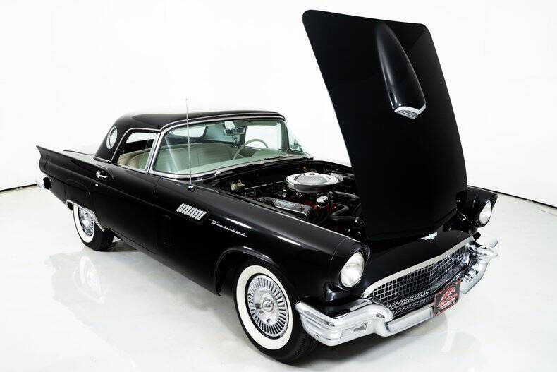 1957 Ford Thunderbird