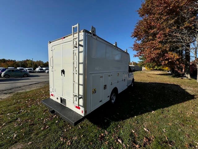 2017 Chevrolet Express Cutaway Base photo 10