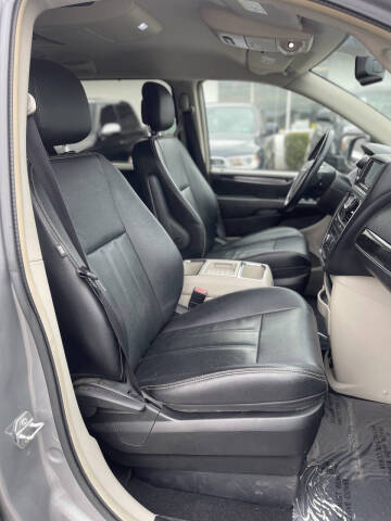 2015 Chrysler Town and Country Touring