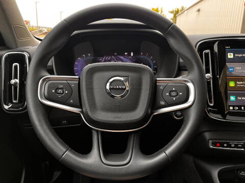 2025 Volvo XC40 B5 Plus Dark Theme