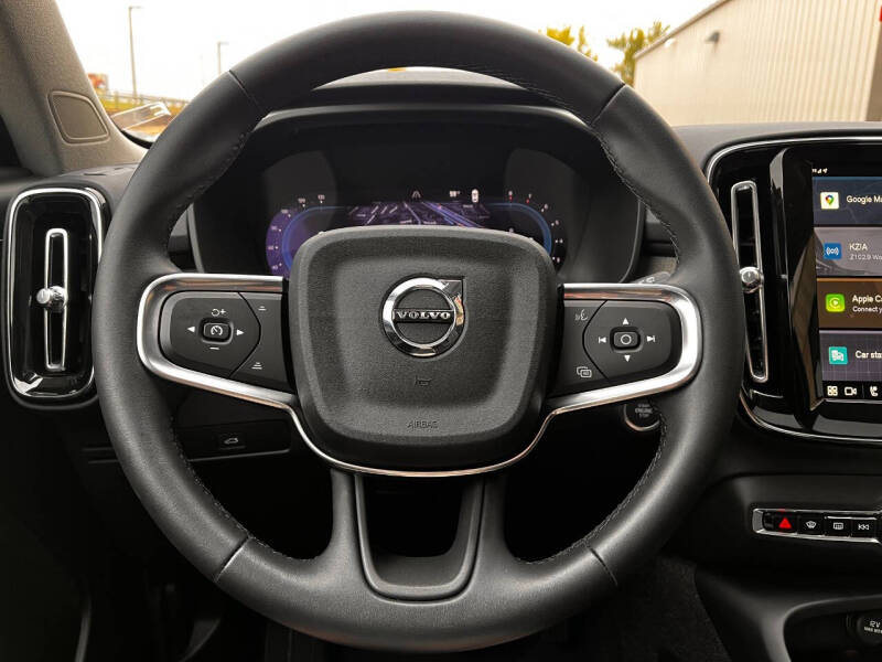 2025 Volvo XC40 B5 Plus Dark Theme