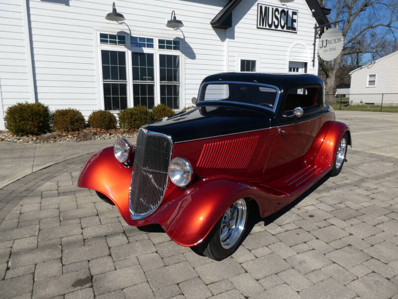 1933 Ford Custom Deluxe
