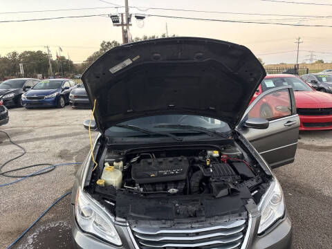 2013 Chrysler 200 Touring