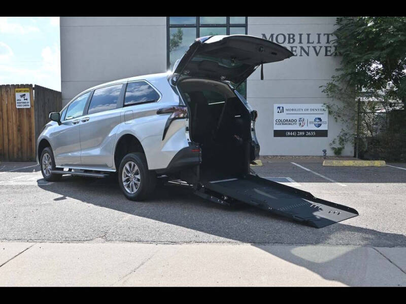 2025 Toyota Sienna LE 8-Passenger