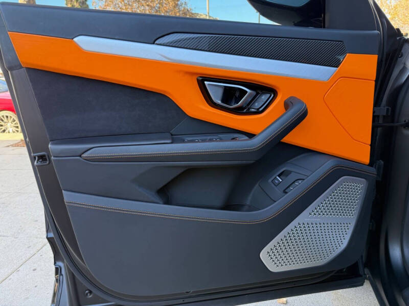 2023 Lamborghini Urus S