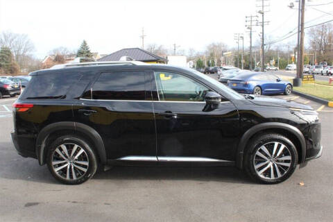 2023 Nissan Pathfinder Platinum