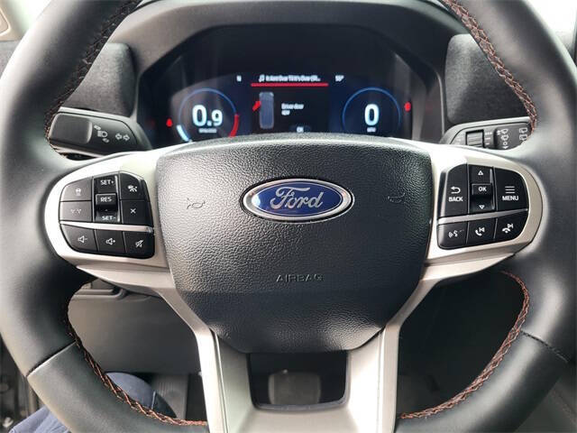 2025 Ford Explorer photo 2