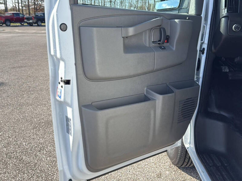 2025 Chevrolet Express 2500