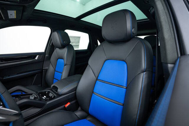 2025 Porsche Cayenne GTS