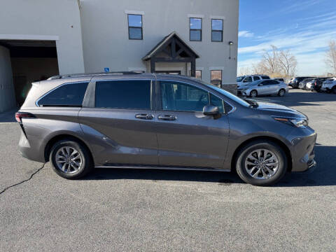 2024 Toyota Sienna LE 8-Passenger