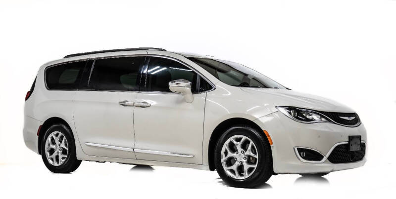 2019 Chrysler Pacifica Limited's photo