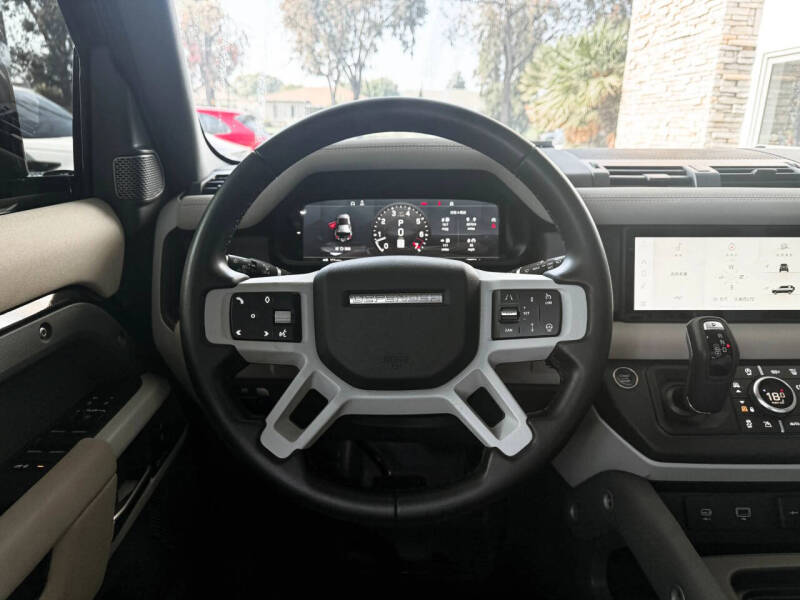 2023 Land Rover Defender 110 SE