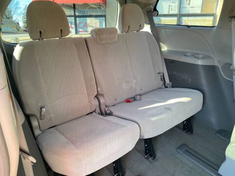 2017 Toyota Sienna LE 7-Passenger