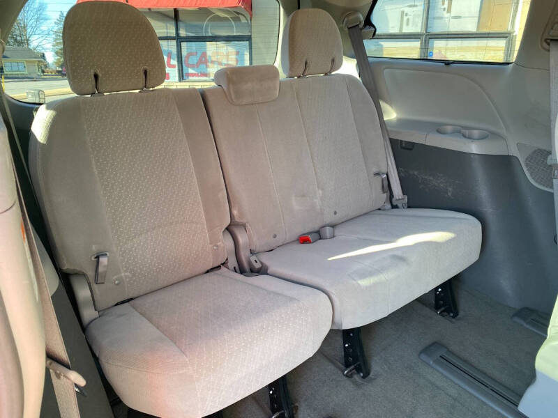 2017 Toyota Sienna LE 7-Passenger