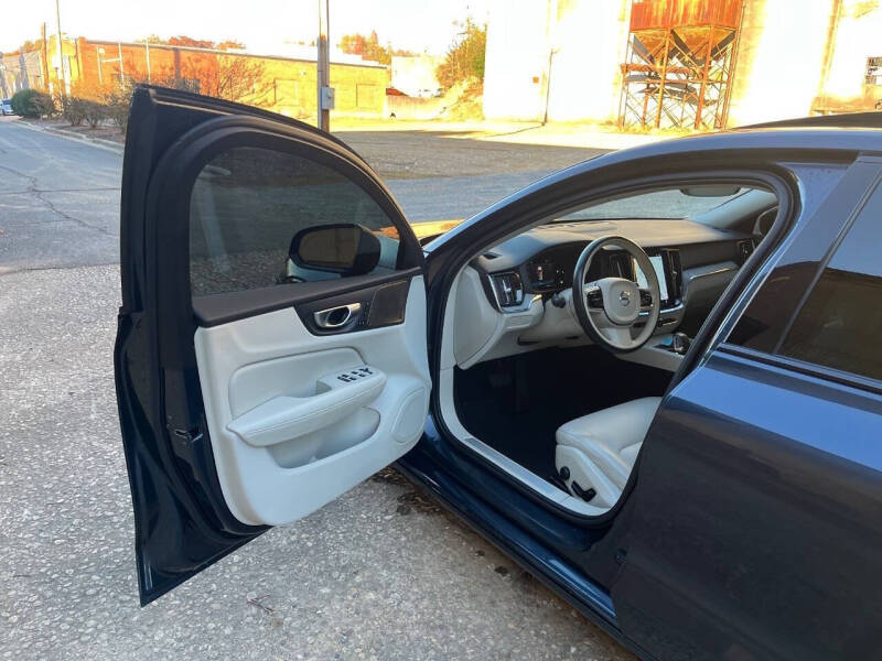 2024 Volvo S60 B5 Plus Dark Theme