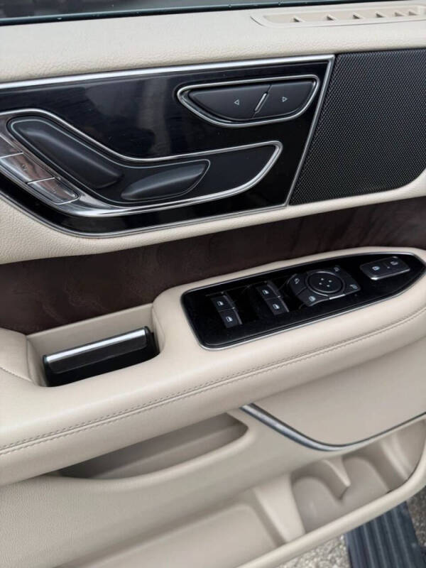 2019 Lincoln Navigator Select