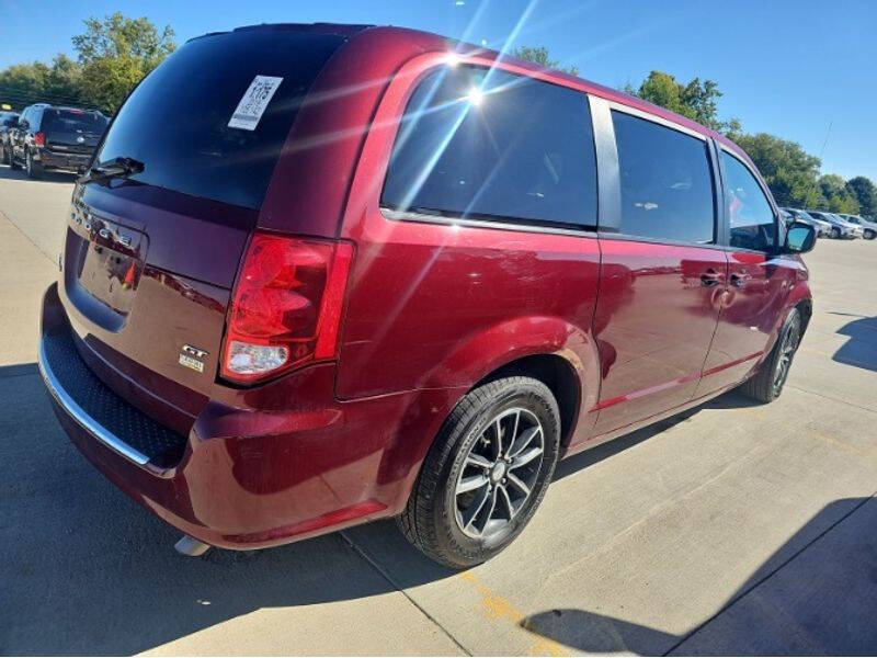 Used 2019 Dodge Grand Caravan GT with VIN 2C4RDGEG6KR578753 for sale in Hazel Green, WI