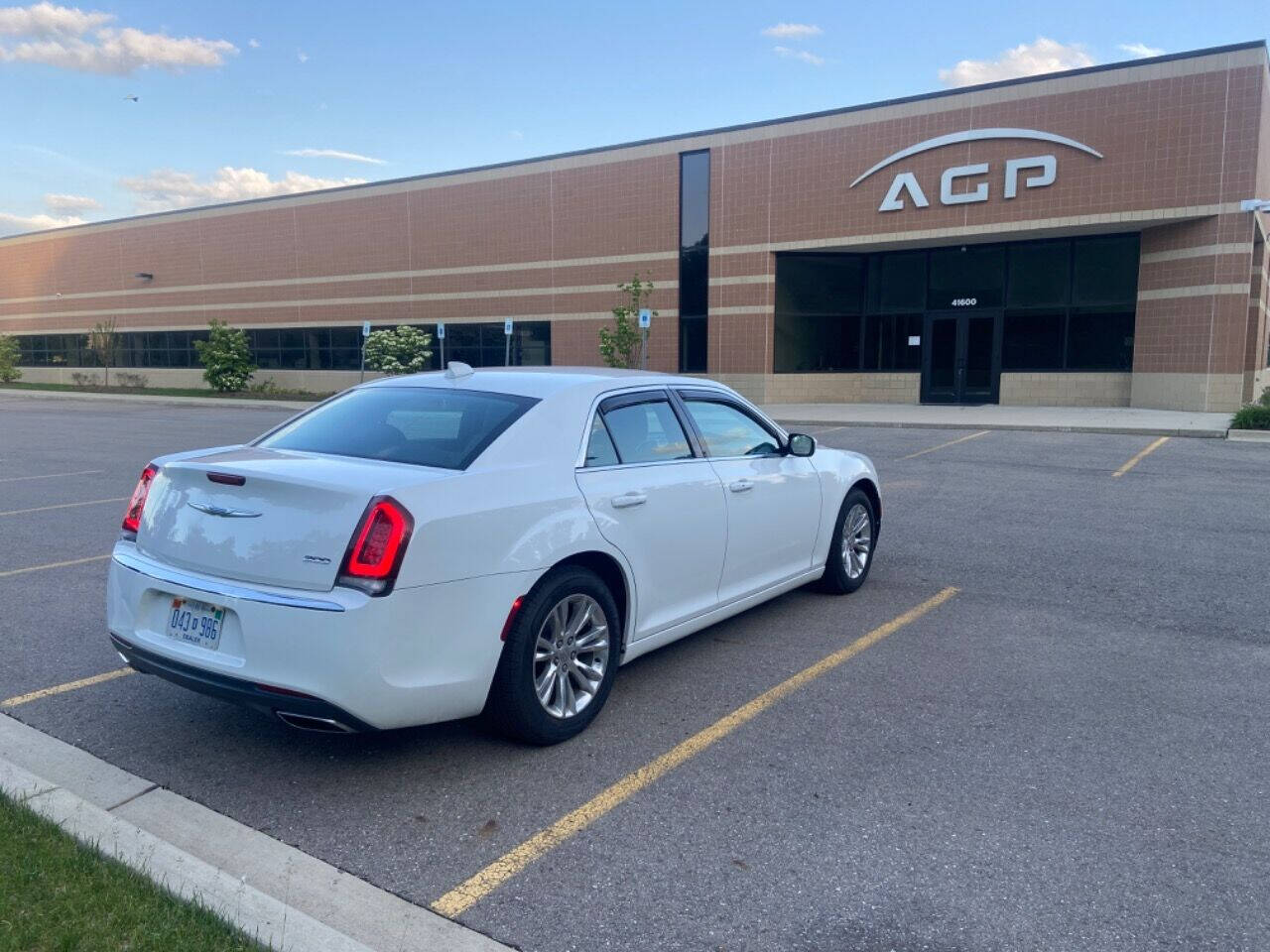 2018 Chrysler 300 for sale at ZAKS AUTO INC in Detroit, MI