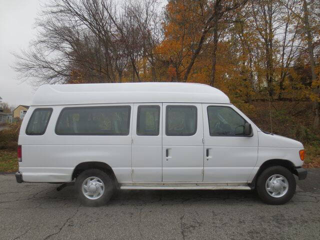 2004 Ford E-Series E-350 SD