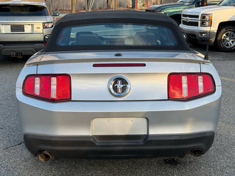 2012 Ford Mustang V6 Premium photo 6