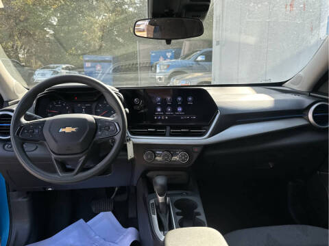 2025 Chevrolet Trax LS