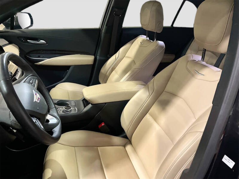 2024 Cadillac XT4 Premium Luxury