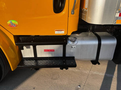 2018 Freightliner M2 106