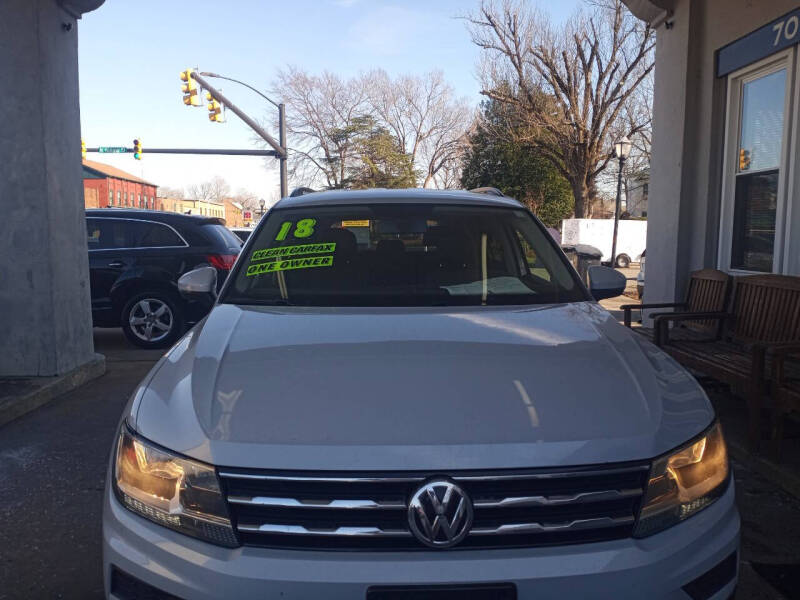 2018 Volkswagen Tiguan for sale at ROBINSON AUTO BROKERS in Dallas NC