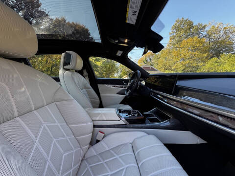 2023 BMW 7 Series 740i