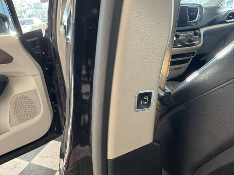 2017 Chrysler Pacifica Touring-L Plus