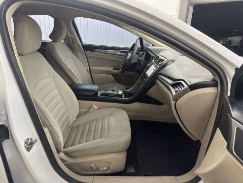 2017 Ford Fusion Hybrid SE