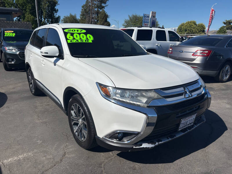 2017 Mitsubishi Outlander SE FWD's photo