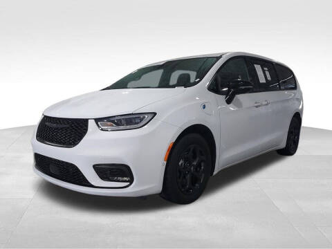 2024 Chrysler Pacifica Plug-In Hybrid Select