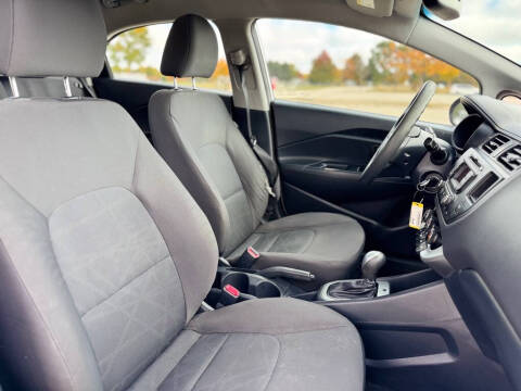 2015 Kia Rio 5-Door LX