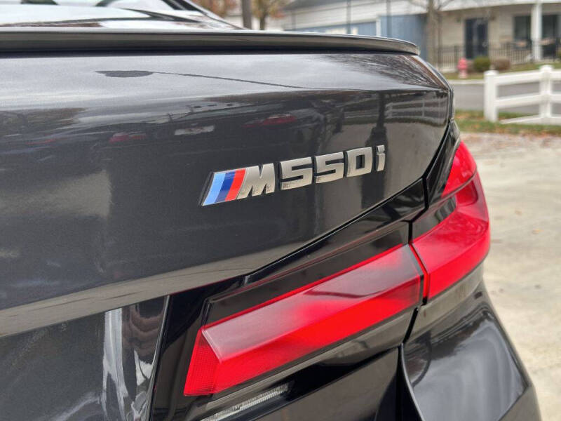 2021 BMW 5 Series M550i photo 10