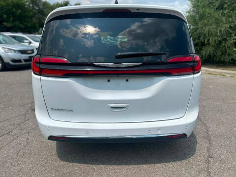 2025 Chrysler Pacifica Select