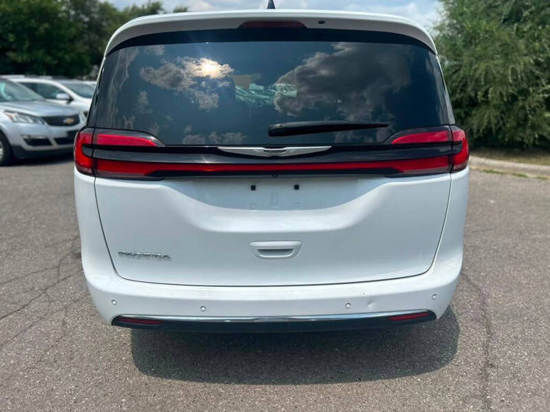 2025 Chrysler Pacifica Select