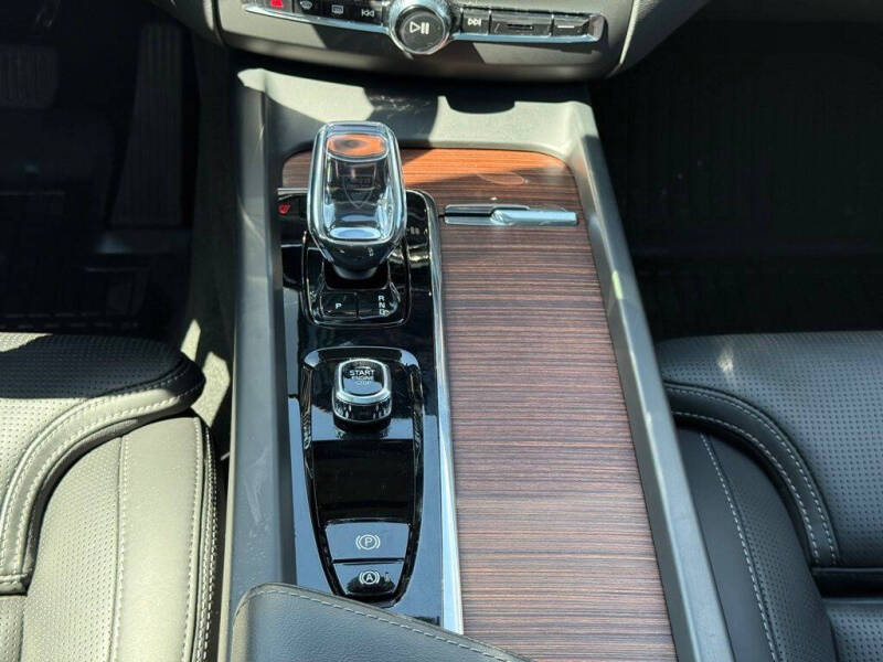 2023 Volvo XC60 B5 Ultimate Bright Theme