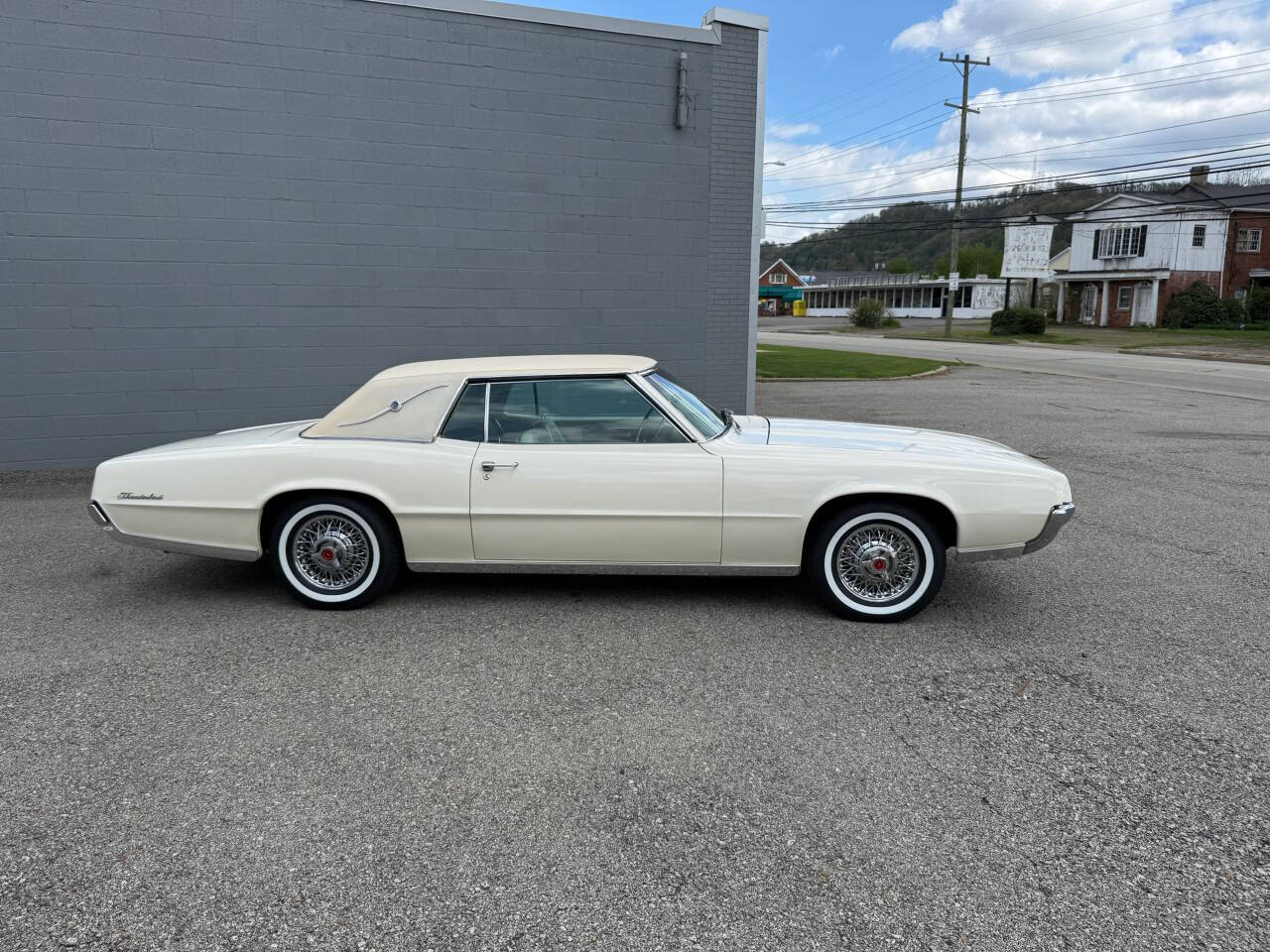 1967 Ford Thunderbird 84
