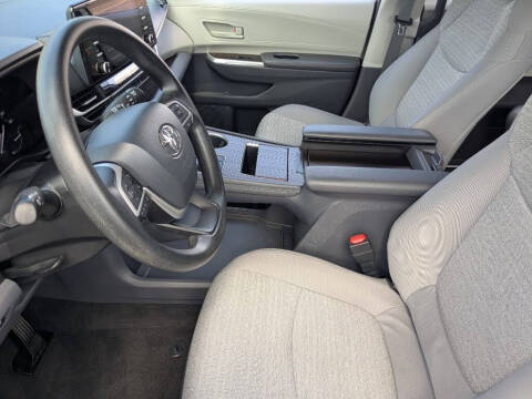 2021 Toyota Sienna LE 8-Passenger