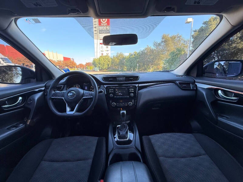 2017 Nissan Rogue Sport SV