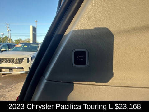 2023 Chrysler Pacifica Touring L