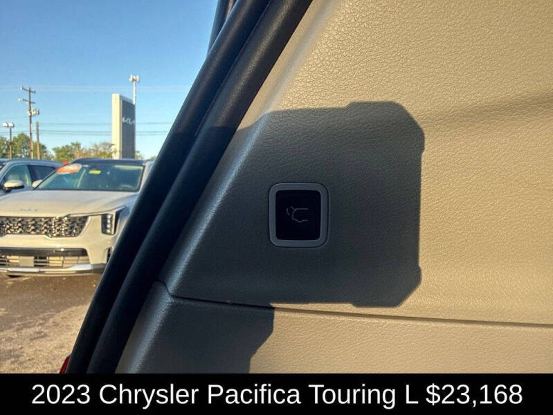 2023 Chrysler Pacifica Touring L