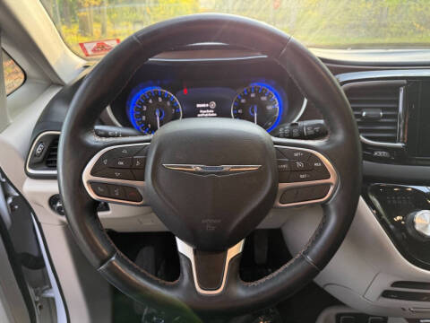 2017 Chrysler Pacifica Touring-L Plus