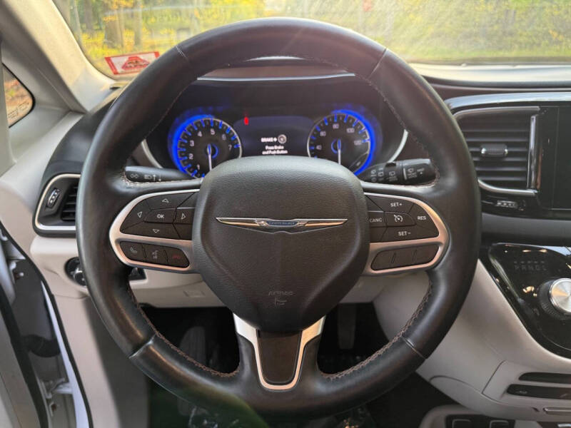 2017 Chrysler Pacifica Touring-L Plus